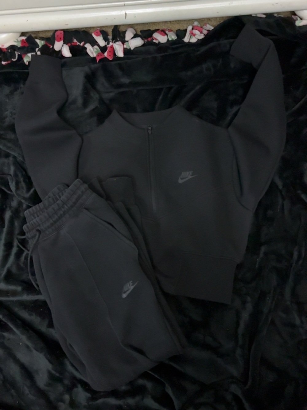 Nike Women’s Black Fleece Zip Sweatshirt and Joggers Set